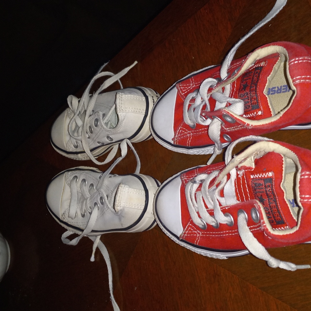 Unisex 2 pair of converse shoes